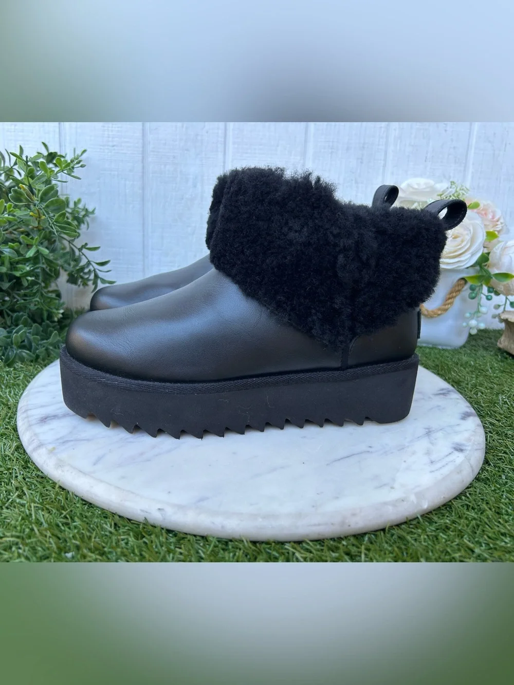 UGG Women's Black Ultra Mini Alina Bootie size 5 NEW /no box
